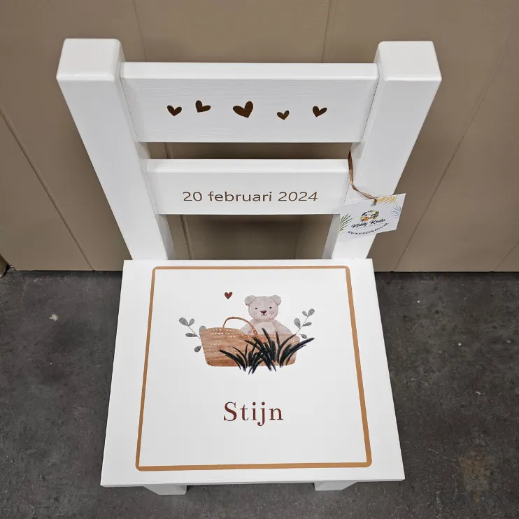 Stoeltje met geboortekaartje