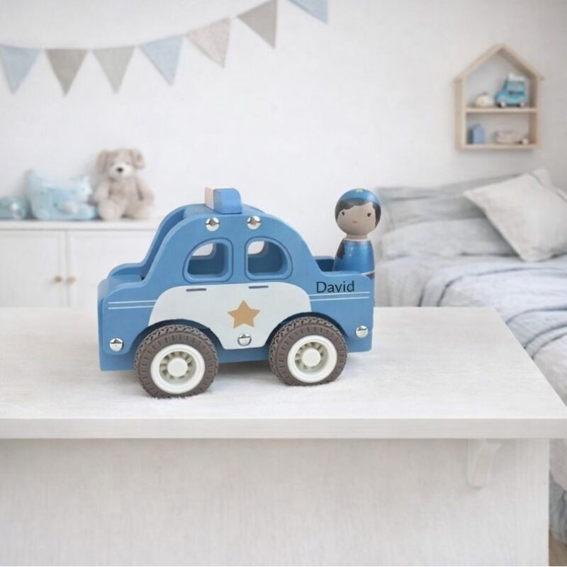 politiewagen met naam gegraveerd