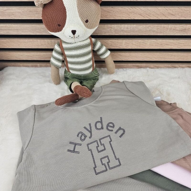 Sweater met naam geborduurd