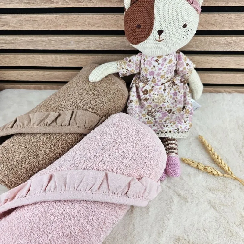 Badcape badstof Ruffle met naam geborduurd